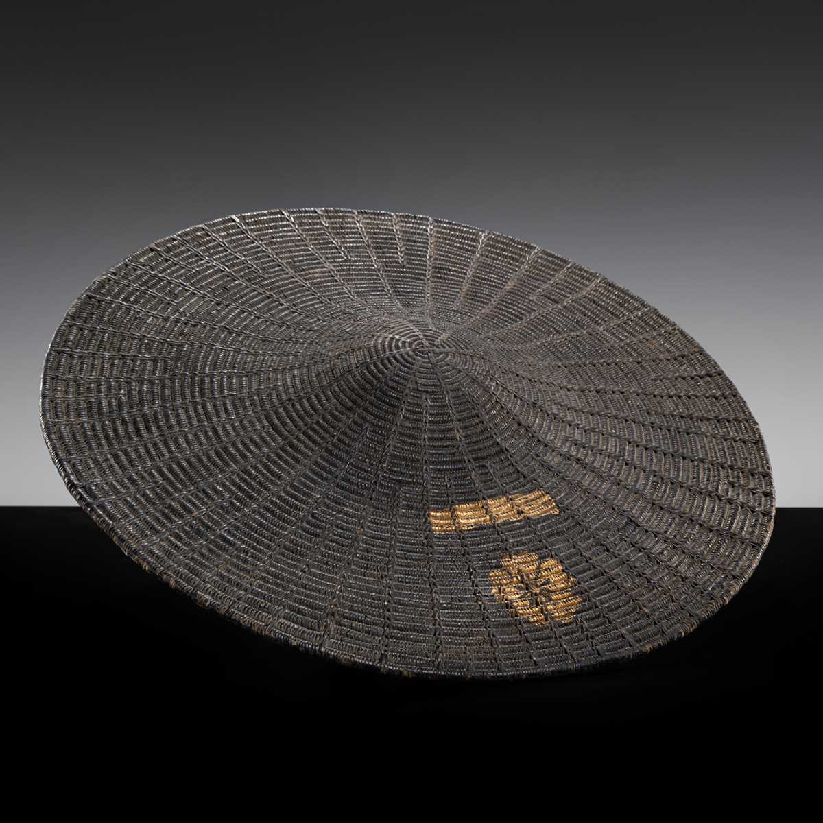 Lot 104 - A RARE LACQUERED JINGASA (WAR HAT) WITH SAKURA MON