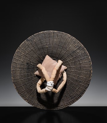 Lot 104 - A RARE LACQUERED JINGASA (WAR HAT) WITH SAKURA MON