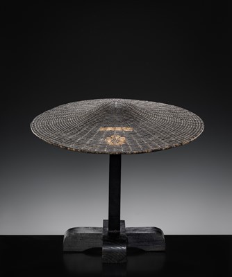 Lot 104 - A RARE LACQUERED JINGASA (WAR HAT) WITH SAKURA MON