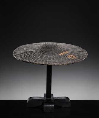 Lot 104 - A RARE LACQUERED JINGASA (WAR HAT) WITH SAKURA MON