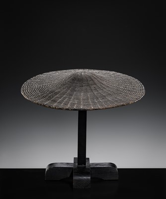 Lot 104 - A RARE LACQUERED JINGASA (WAR HAT) WITH SAKURA MON