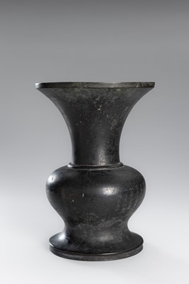 Lot 3 - A BRONZE ALTAR VASE