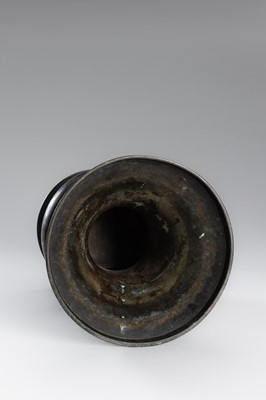 Lot 3 - A BRONZE ALTAR VASE