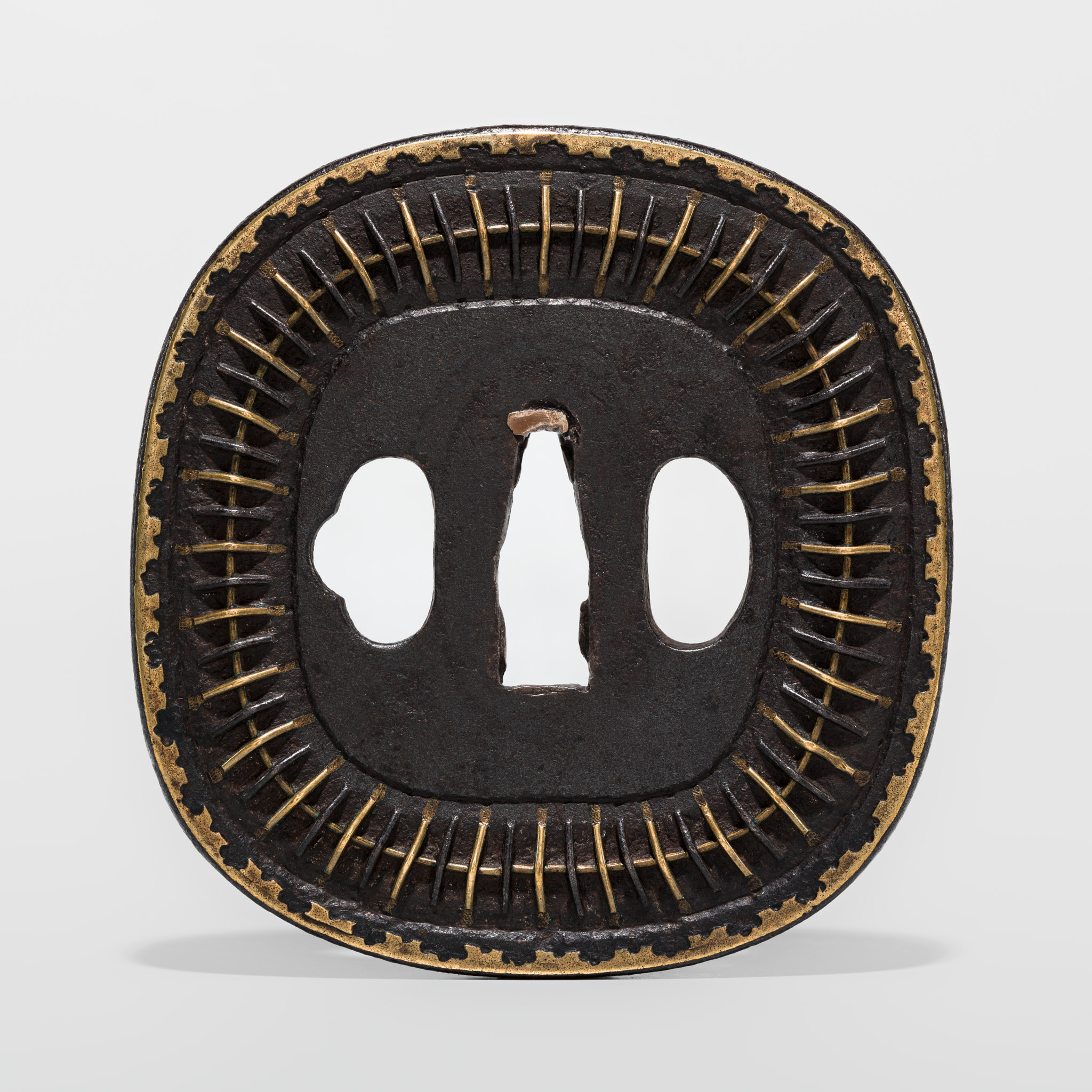 【新品】oldmountain brass tsuchime MOLDS 槌目 Lot 550 - A FINE IRON AND BRASS SHINGEN MUKADE TSUBA,