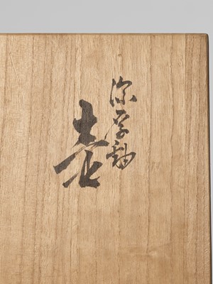 Lot 236 - TOKUDA YASOKICHI III: A FINE AND LARGE KUTANI GLAZED PORCELAIN VASE