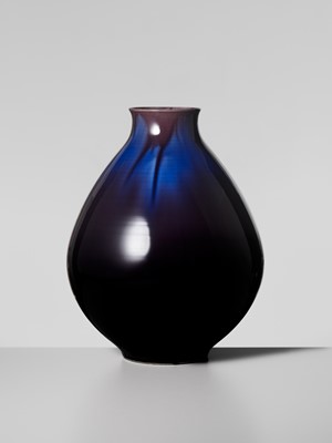 Lot 236 - TOKUDA YASOKICHI III: A FINE AND LARGE KUTANI GLAZED PORCELAIN VASE