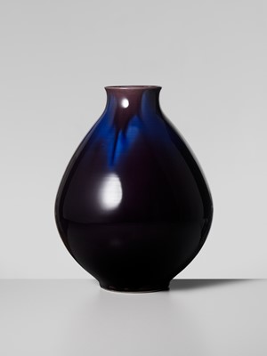 Lot 236 - TOKUDA YASOKICHI III: A FINE AND LARGE KUTANI GLAZED PORCELAIN VASE