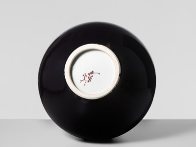 Lot 236 - TOKUDA YASOKICHI III: A FINE AND LARGE KUTANI GLAZED PORCELAIN VASE