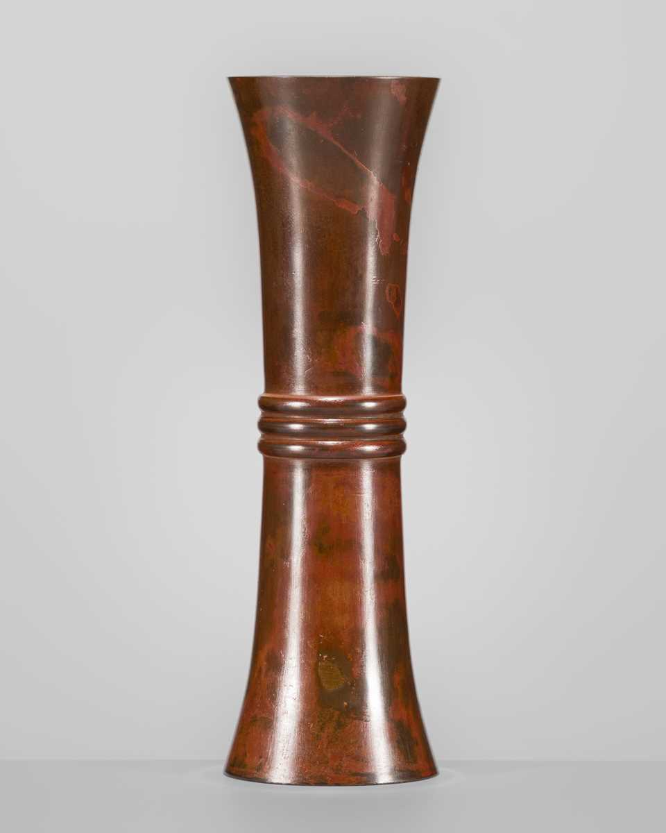 Lot 62 - A FINE GU-FORM BRONZE FLOWER VASE