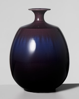 Lot 237 - TOKUDA YASOKICHI III: A FINE KUTANI GLAZED PORCELAIN VASE