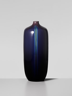 Lot 212 - TOKUDA YASOKICHI III: A SUPERB KUTANI GLAZED ‘CAT’S EYE’ PORCELAIN VASE