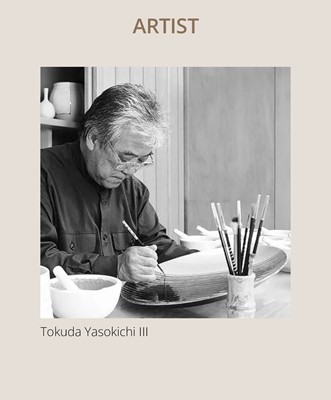 Lot 212 - TOKUDA YASOKICHI III: A SUPERB KUTANI GLAZED ‘CAT’S EYE’ PORCELAIN VASE