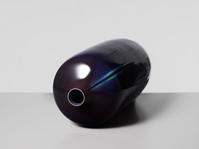 Lot 212 - TOKUDA YASOKICHI III: A SUPERB KUTANI GLAZED ‘CAT’S EYE’ PORCELAIN VASE