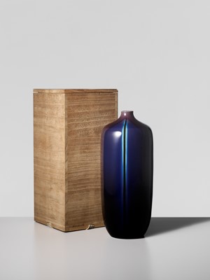 Lot 212 - TOKUDA YASOKICHI III: A SUPERB KUTANI GLAZED ‘CAT’S EYE’ PORCELAIN VASE