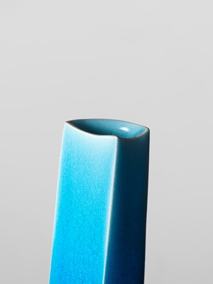 YOSHIRO KIMURA: A MAGNIFICENT HEKIYU PORCELAIN VASE