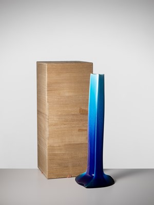 YOSHIRO KIMURA: A MAGNIFICENT HEKIYU PORCELAIN VASE