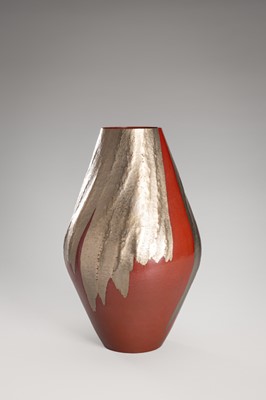 Lot 234 - GYOKUSENDO: A HAMMERED SUAKA (COPPER) VASE