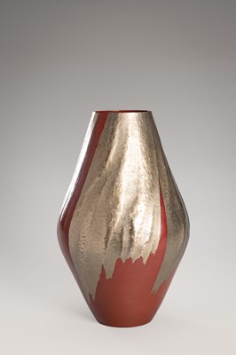 Lot 234 - GYOKUSENDO: A HAMMERED SUAKA (COPPER) VASE