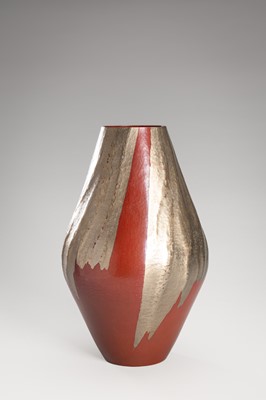 Lot 234 - GYOKUSENDO: A HAMMERED SUAKA (COPPER) VASE