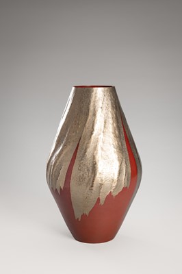 Lot 234 - GYOKUSENDO: A HAMMERED SUAKA (COPPER) VASE