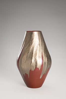 Lot 234 - GYOKUSENDO: A HAMMERED SUAKA (COPPER) VASE