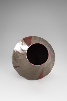 Lot 234 - GYOKUSENDO: A HAMMERED SUAKA (COPPER) VASE