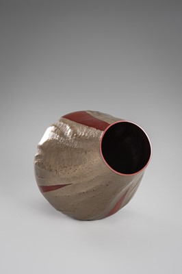 Lot 234 - GYOKUSENDO: A HAMMERED SUAKA (COPPER) VASE