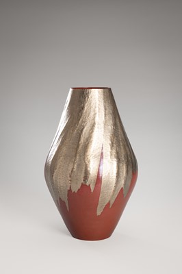Lot 234 - GYOKUSENDO: A HAMMERED SUAKA (COPPER) VASE