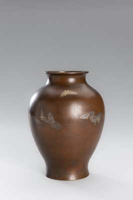 Lot 12 - A SILVER INLAID BRONZE VASE WITH BUTTERFLIES