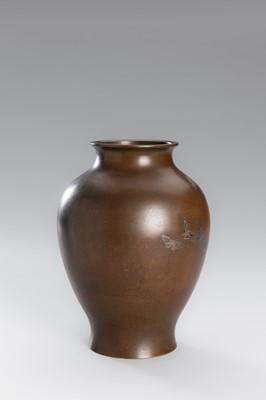 Lot 12 - A SILVER INLAID BRONZE VASE WITH BUTTERFLIES