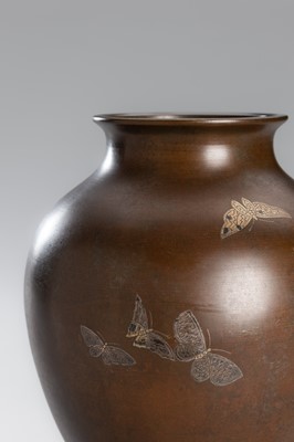 Lot 12 - A SILVER INLAID BRONZE VASE WITH BUTTERFLIES