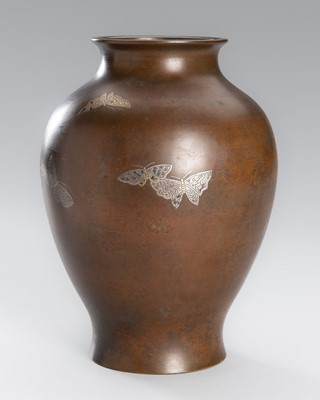 Lot 12 - A SILVER INLAID BRONZE VASE WITH BUTTERFLIES