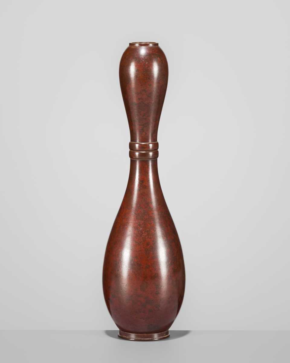 Lot 65 - NAKAJIMA YASUMI II: A SEIDO BRONZE DOUBLE-GOURD VASE