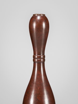 Lot 65 - NAKAJIMA YASUMI II: A SEIDO BRONZE DOUBLE-GOURD VASE