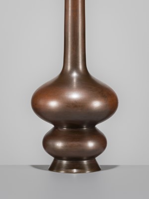 Lot 39 - NAKAGAWA JOEKI: A FINE BRONZE VASE