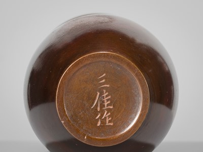 Lot 64 - KITAHARA SANKA: A CAST BRONZE VASE