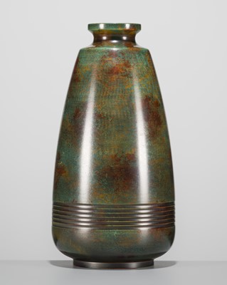 Lot 60 - MASAHARU TAKENAKA: A FINE BRONZE FLOWER VASE