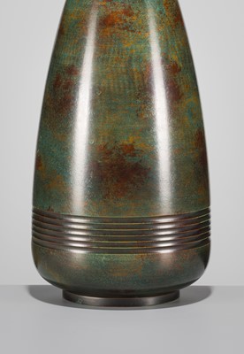Lot 60 - MASAHARU TAKENAKA: A FINE BRONZE FLOWER VASE