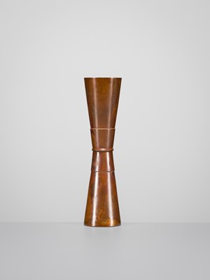Lot 61 - SHIMA MITSUAKI: A ‘KINUTA’ MALLET-FORM BRONZE VASE