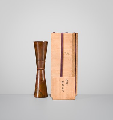 Lot 61 - SHIMA MITSUAKI: A ‘KINUTA’ MALLET-FORM BRONZE VASE