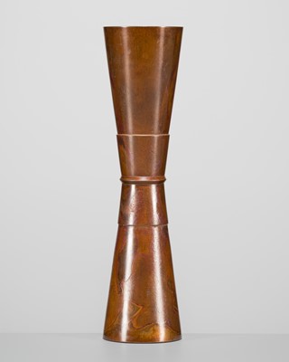 Lot 61 - SHIMA MITSUAKI: A ‘KINUTA’ MALLET-FORM BRONZE VASE