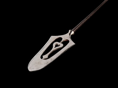 Lot 124 - AN IRON ‘WILLOW LEAF’ SUKASHI YANONE (PRESENTATION ARROWHEAD)