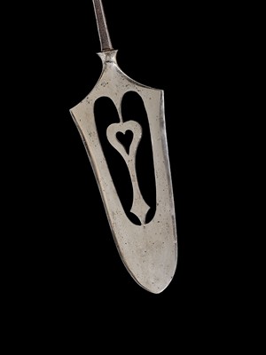 Lot 124 - AN IRON ‘WILLOW LEAF’ SUKASHI YANONE (PRESENTATION ARROWHEAD)