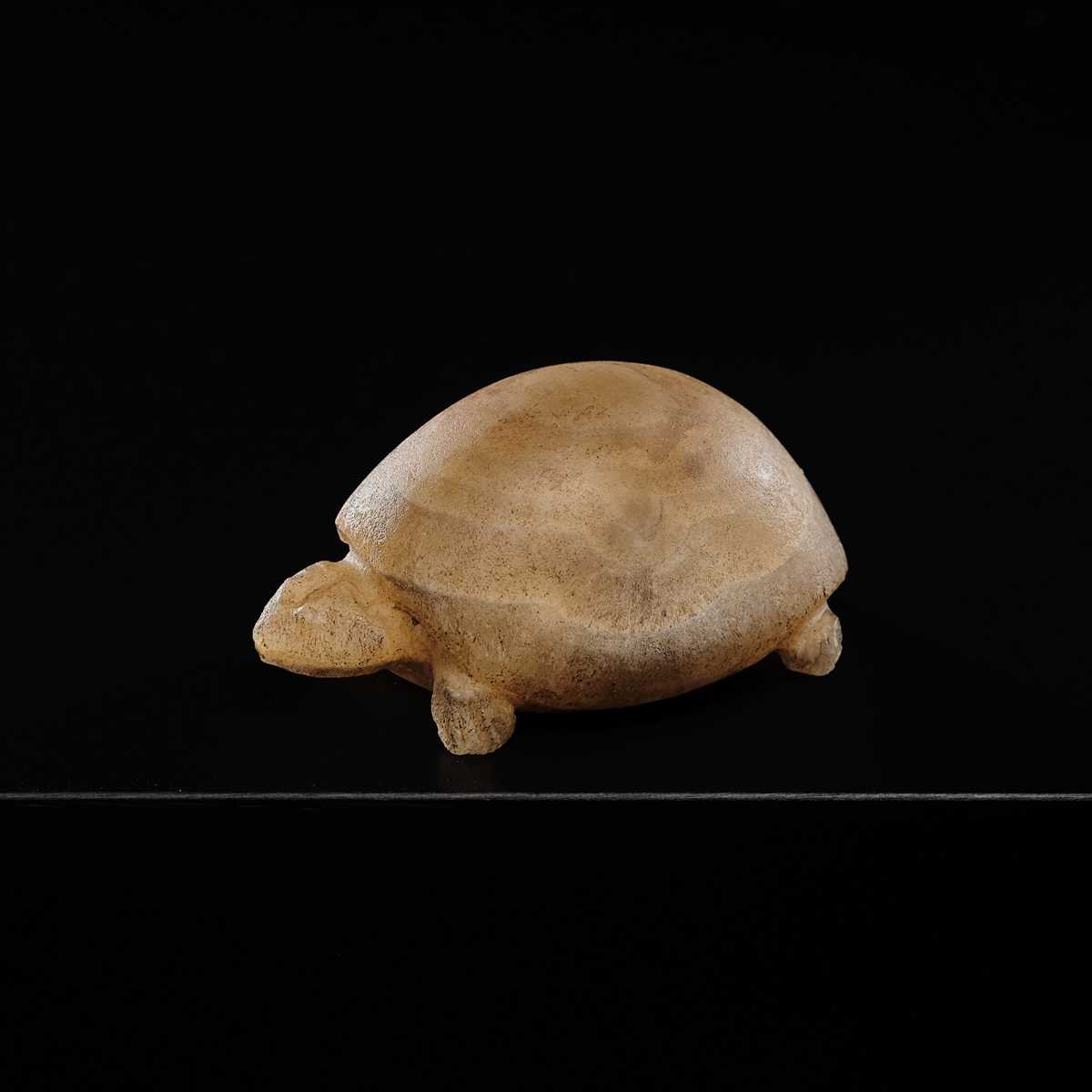 Lot 28 - A BACTRIAN BANDED ALABASTER TURTLE, OXUS CIVILIZATION, CIRCA 2ND MILLENNIUM BC