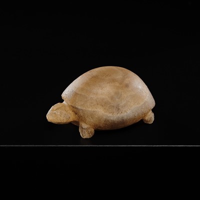 Lot 28 - A BACTRIAN BANDED ALABASTER TURTLE, OXUS CIVILIZATION, CIRCA 2ND MILLENNIUM BC