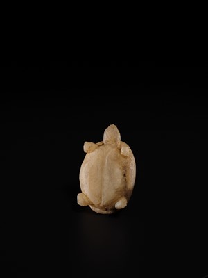 Lot 28 - A BACTRIAN BANDED ALABASTER TURTLE, OXUS CIVILIZATION, CIRCA 2ND MILLENNIUM BC
