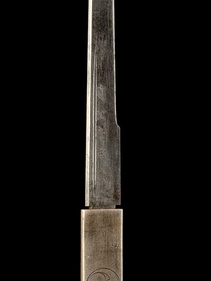 Lot 522 - KANEMOTO: A TANTO IN KOSHIRAE WITH FUJI AND MITSUTOMOE MON (CRESTS)