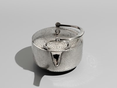 Lot 31 - A FINE SILVER SAKE POT WITH ODA CLAN MON