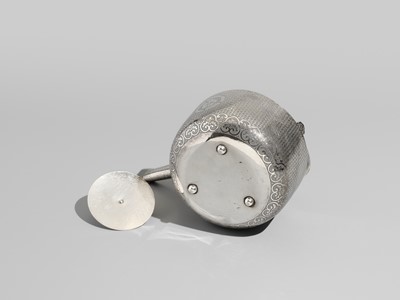Lot 31 - A FINE SILVER SAKE POT WITH ODA CLAN MON