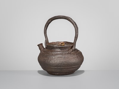 Lot 33 - SEIUN: AN IRON ‘REISHI’ TETSUBIN (TEA KETTLE)